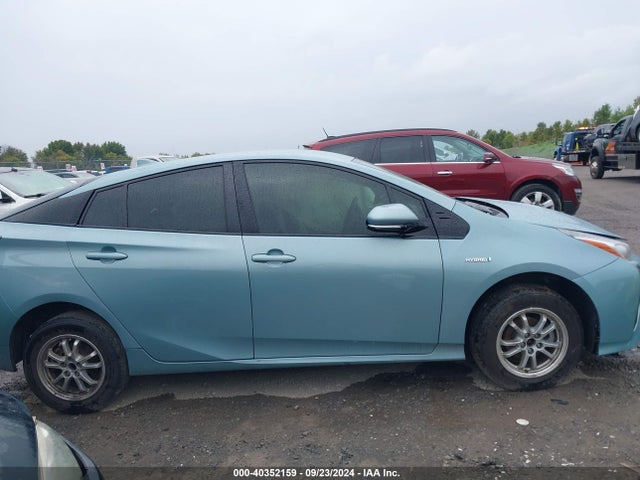 Toyota Prius Two Eco 2018 JTDKARFU3J3067082 Image 13