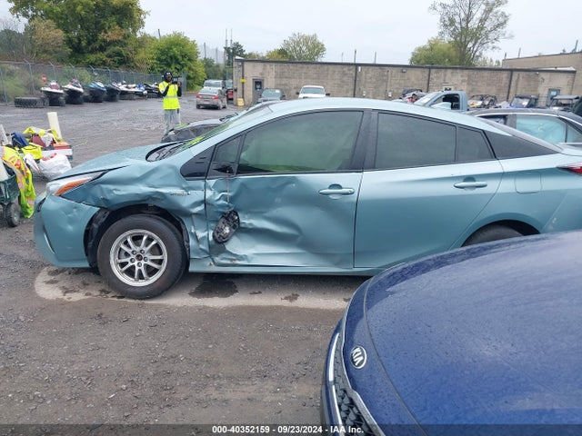 Toyota Prius Two Eco 2018 JTDKARFU3J3067082 Image 14