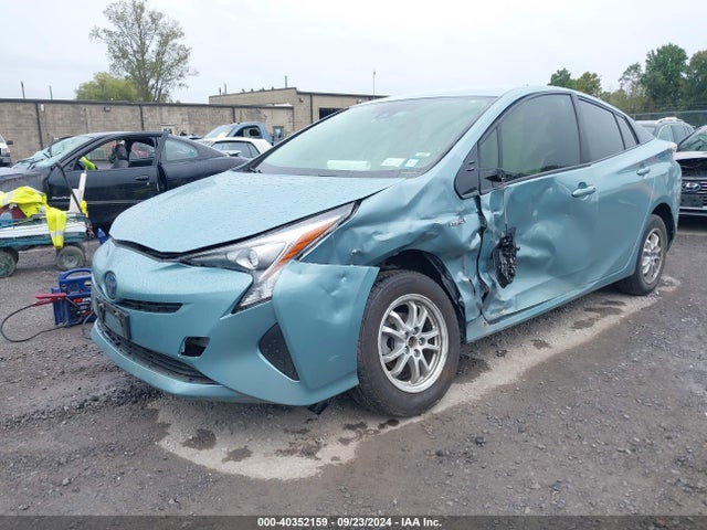 Toyota Prius Two Eco 2018 JTDKARFU3J3067082 Image 2