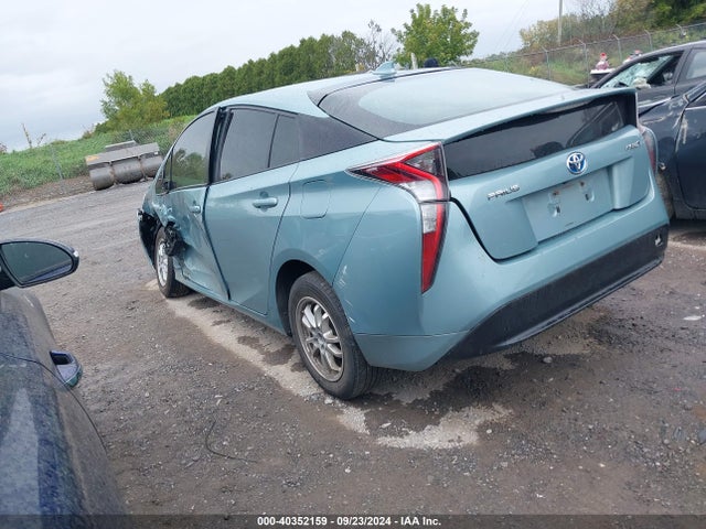 Toyota Prius Two Eco 2018 JTDKARFU3J3067082 Image 3