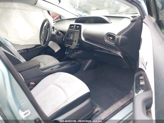 Toyota Prius Two Eco 2018 JTDKARFU3J3067082 Image 5