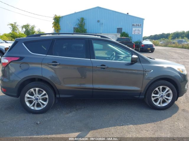 1FMCU9GD8JUA74111 Ford ESCAPE SE