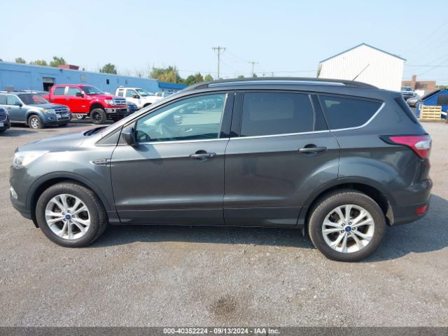 1FMCU9GD8JUA74111 Ford ESCAPE SE