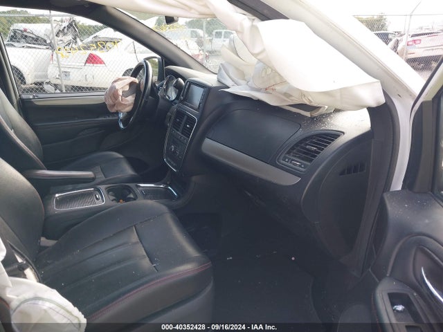 2C4RDGEGXKR735457 Dodge Grand Caravan Gt