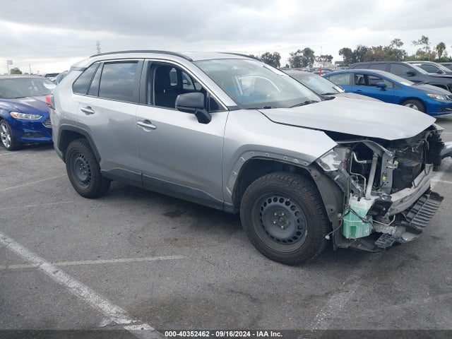 Toyota RAV4 LE 2019 JTMH1RFV4KJ007652 головне зображення