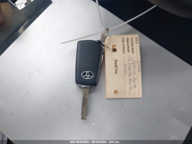 Toyota RAV4 LE 2019 JTMH1RFV4KJ007652 Image 11