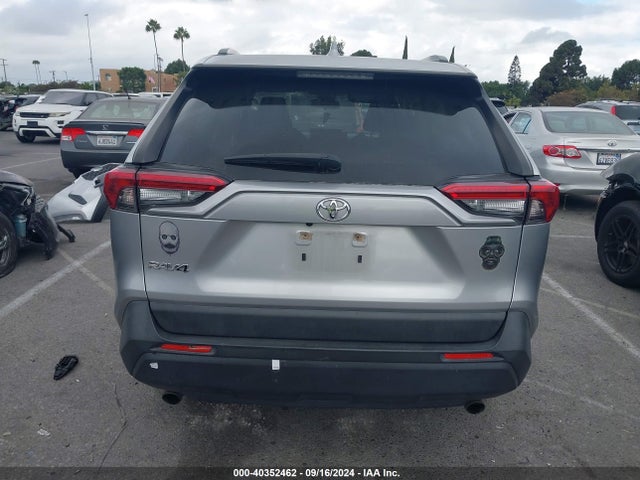 Toyota RAV4 LE 2019 JTMH1RFV4KJ007652 Image 17