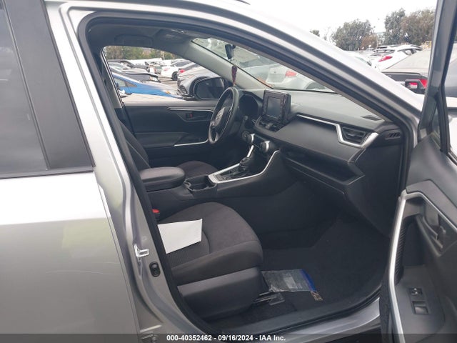 Toyota RAV4 LE 2019 JTMH1RFV4KJ007652 Image 5