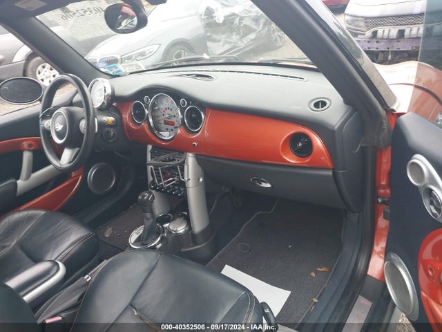 2005 MINI COOPER S WMWRH33515TK55610 Photo 4