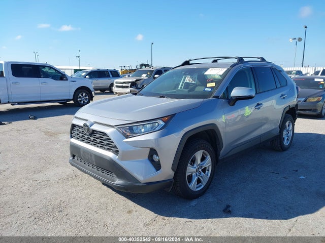 Toyota Rav4 Xle 2019 JTMW1RFV2KD015691 Image 2