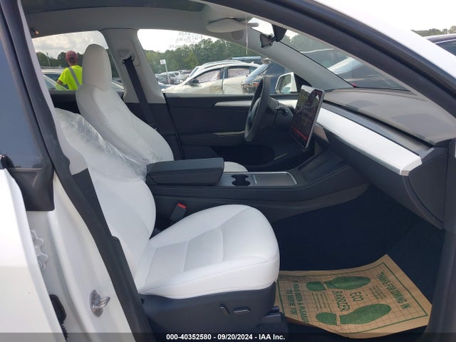 2024 TESLA MODEL Y 7SAYGDEE5RA281298 Photo 4