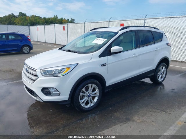 Ford ESCAPE SE 2017 1FMCU9GD4HUC03942 Image 2