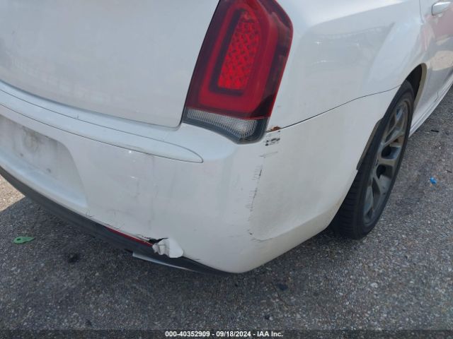 2C3CCABT8HH560152 Chrysler 300 300s