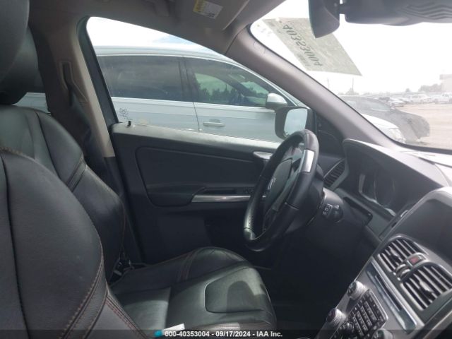 2017 VOLVO XC60 YV440MDR8H2034315 Photo 4