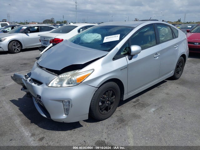 Toyota Prius Three 2014 JTDKN3DU4E0361585 Image 2
