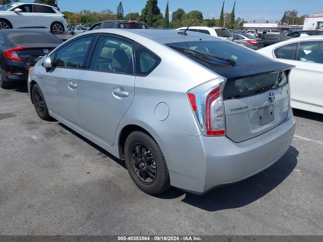 Toyota Prius Three 2014 JTDKN3DU4E0361585 Image 3