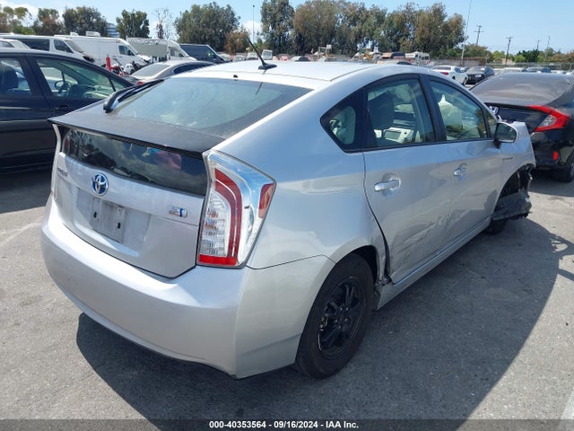 Toyota Prius Three 2014 JTDKN3DU4E0361585 Image 4