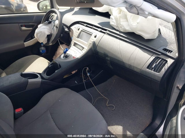 Toyota Prius Three 2014 JTDKN3DU4E0361585 Image 5