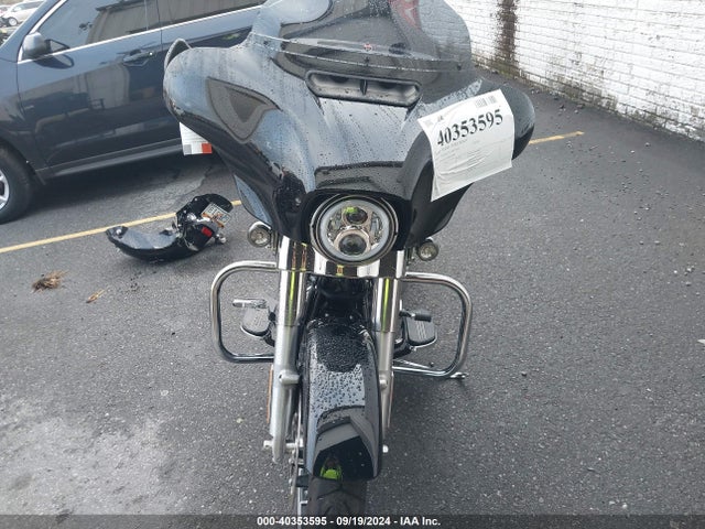 40353595 :رقم المزاد ، 1HD1KBC18PB637049 vin ، 2023 Harley-davidson Flhx مزاد بيع