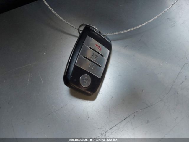 5XYPK4A52HG263851 KIA Sorento 3.3l Sx