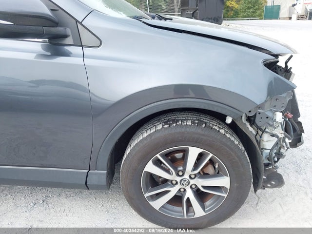 Toyota Rav4 Xle 2017 JTMRFREV3HD197829 Image 17