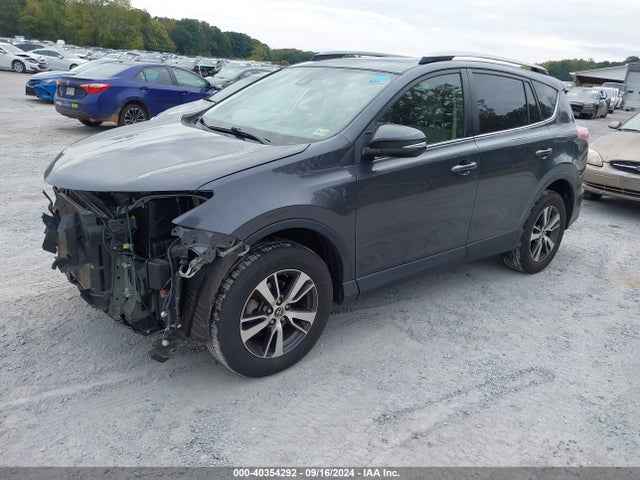 Toyota Rav4 Xle 2017 JTMRFREV3HD197829 Image 2