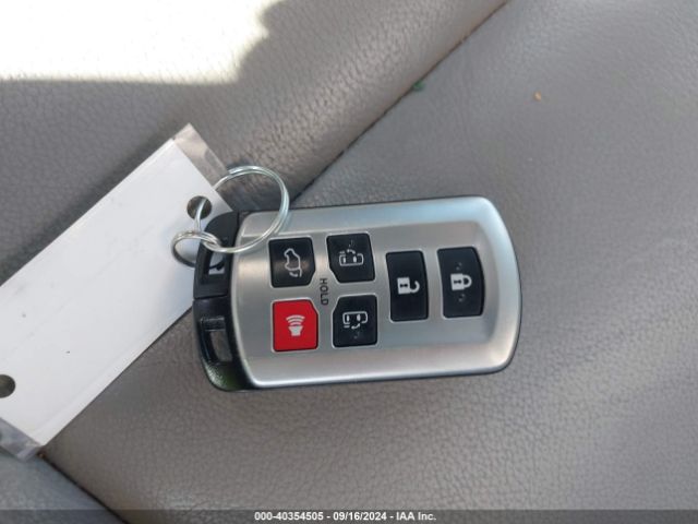 5TDYK3DC5GS719125 Toyota Sienna Xle 8 Passenger