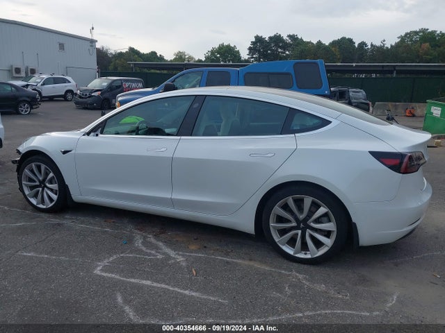 2018 TESLA MODEL 3 5YJ3E1EB5JF101231 Photo 2