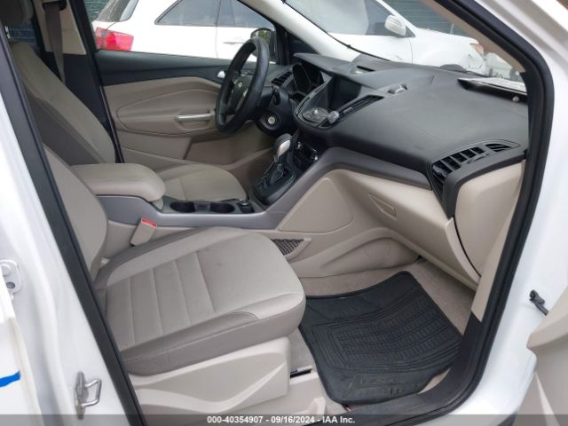 1FMCU0GX9GUA72379 Ford ESCAPE SE