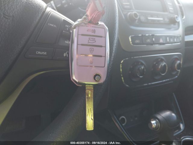 5XYKT3A63FG613995 KIA SORENTO LX