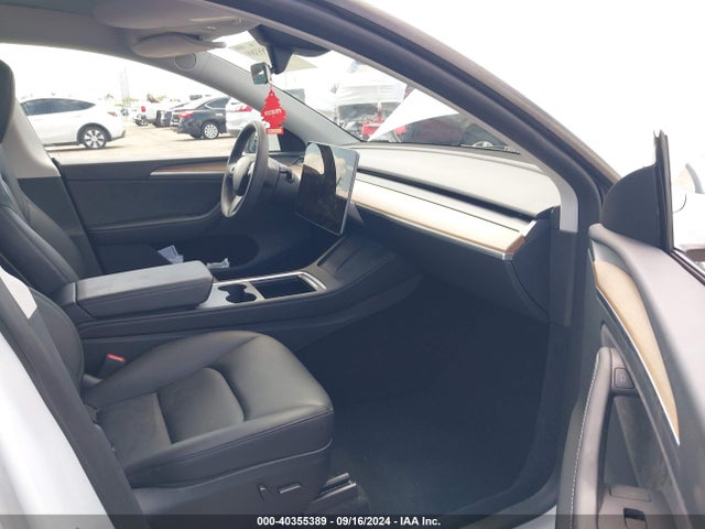 2023 TESLA MODEL Y 7SAYGDEE6PA128653 Photo 4