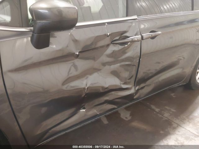 2C4RC1DG1LR262583 Chrysler Voyager Lxi