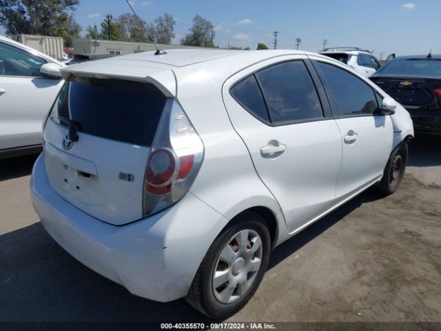 JTDKDTB38E1566060 Toyota Prius C One