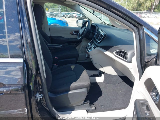 2C4RC1CG5NR172566 Chrysler Voyager Lx