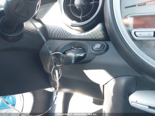 2010 MINI COOPER S WMWMF7C56ATZ73042 Photo 10