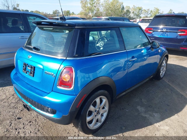 2010 MINI COOPER S WMWMF7C56ATZ73042 Photo 3