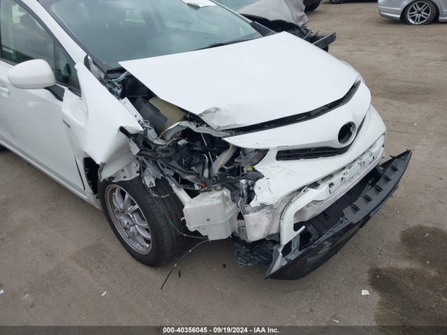 Toyota Prius V Two 2015 JTDZN3EU3FJ024821 Image 6