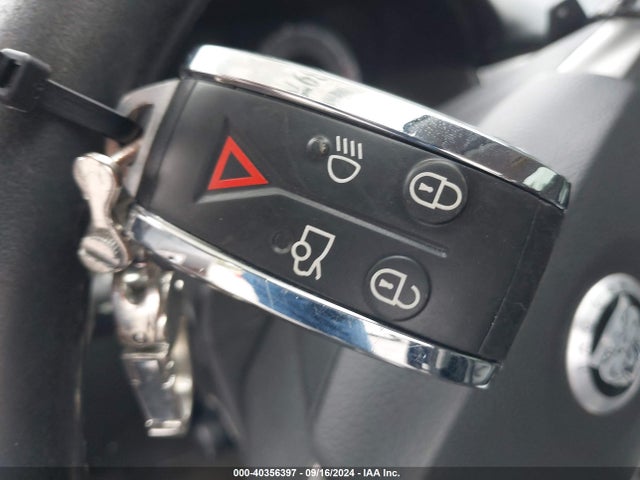 2010 JAGUAR XF SAJWA0GB7ALR76096 Photo 10