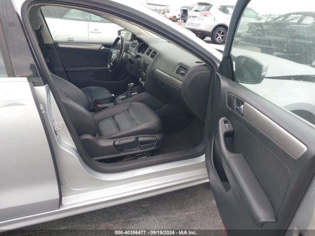 3VWD17AJ5FM405675 Volkswagen Jetta 1.8t Se