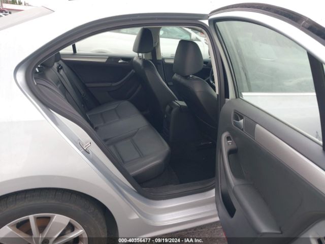 3VWD17AJ5FM405675 Volkswagen Jetta 1.8t Se