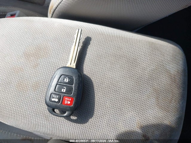 Toyota COROLLA LE 2018 5YFBURHE9JP807321 Image 11