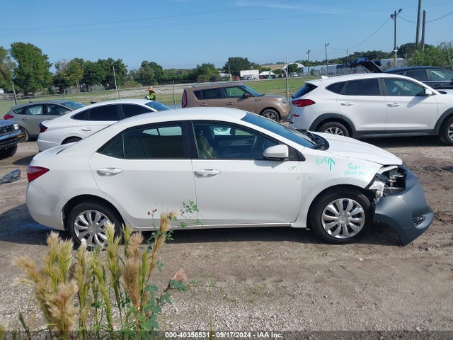 Toyota COROLLA LE 2018 5YFBURHE9JP807321 Image 14