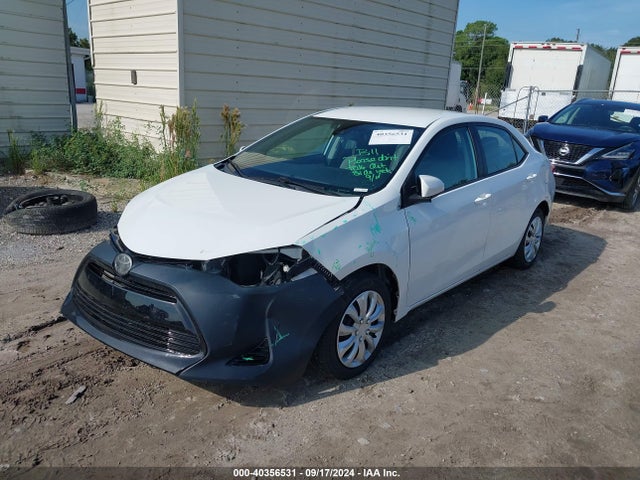 Toyota COROLLA LE 2018 5YFBURHE9JP807321 Image 2