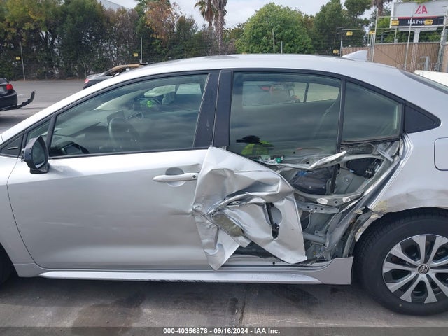 Toyota Corolla Hybrid Le 2022 JTDEAMDE2NJ043904 Image 14