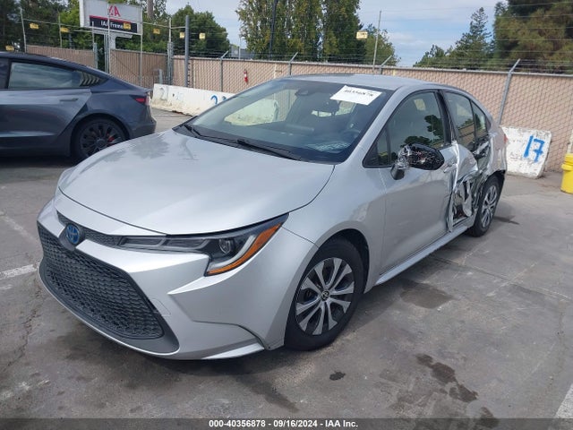 Toyota Corolla Hybrid Le 2022 JTDEAMDE2NJ043904 Image 2