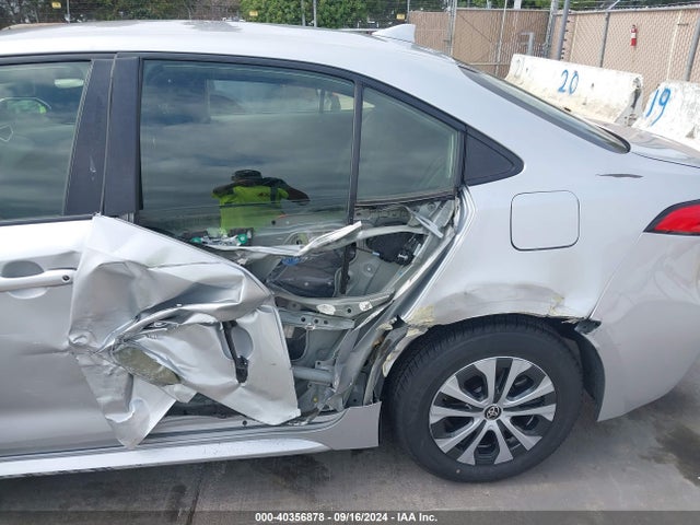 Toyota Corolla Hybrid Le 2022 JTDEAMDE2NJ043904 Image 6
