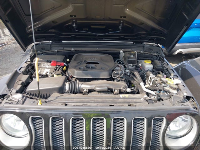 1C4HJXEN2JW199435 Jeep Wrangler Unlimited Sahara 4x4