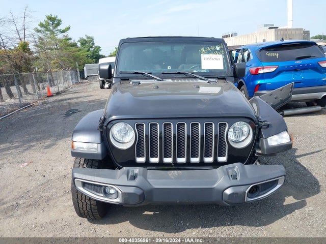 1C4HJXEN2JW199435 Jeep Wrangler Unlimited Sahara 4x4