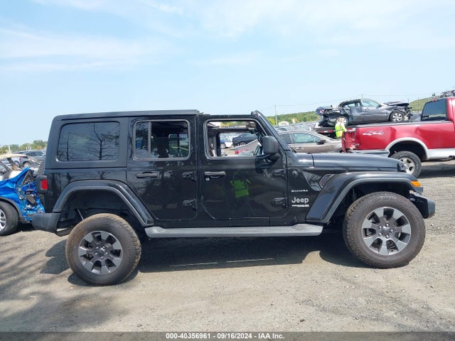 1C4HJXEN2JW199435 Jeep Wrangler Unlimited Sahara 4x4