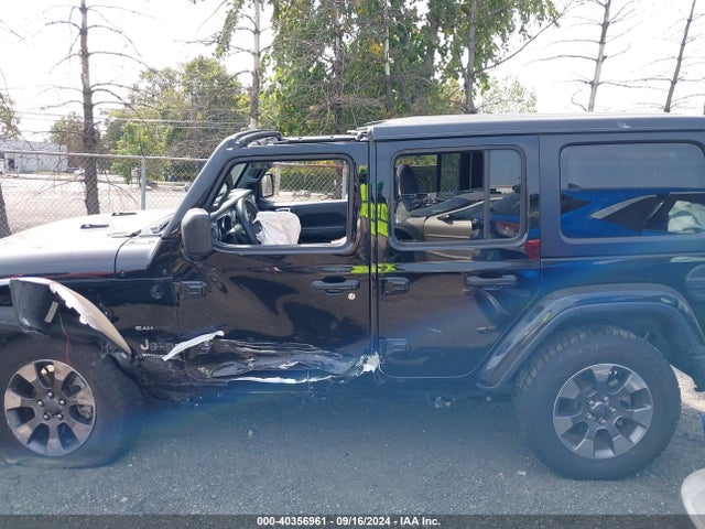 1C4HJXEN2JW199435 Jeep Wrangler Unlimited Sahara 4x4